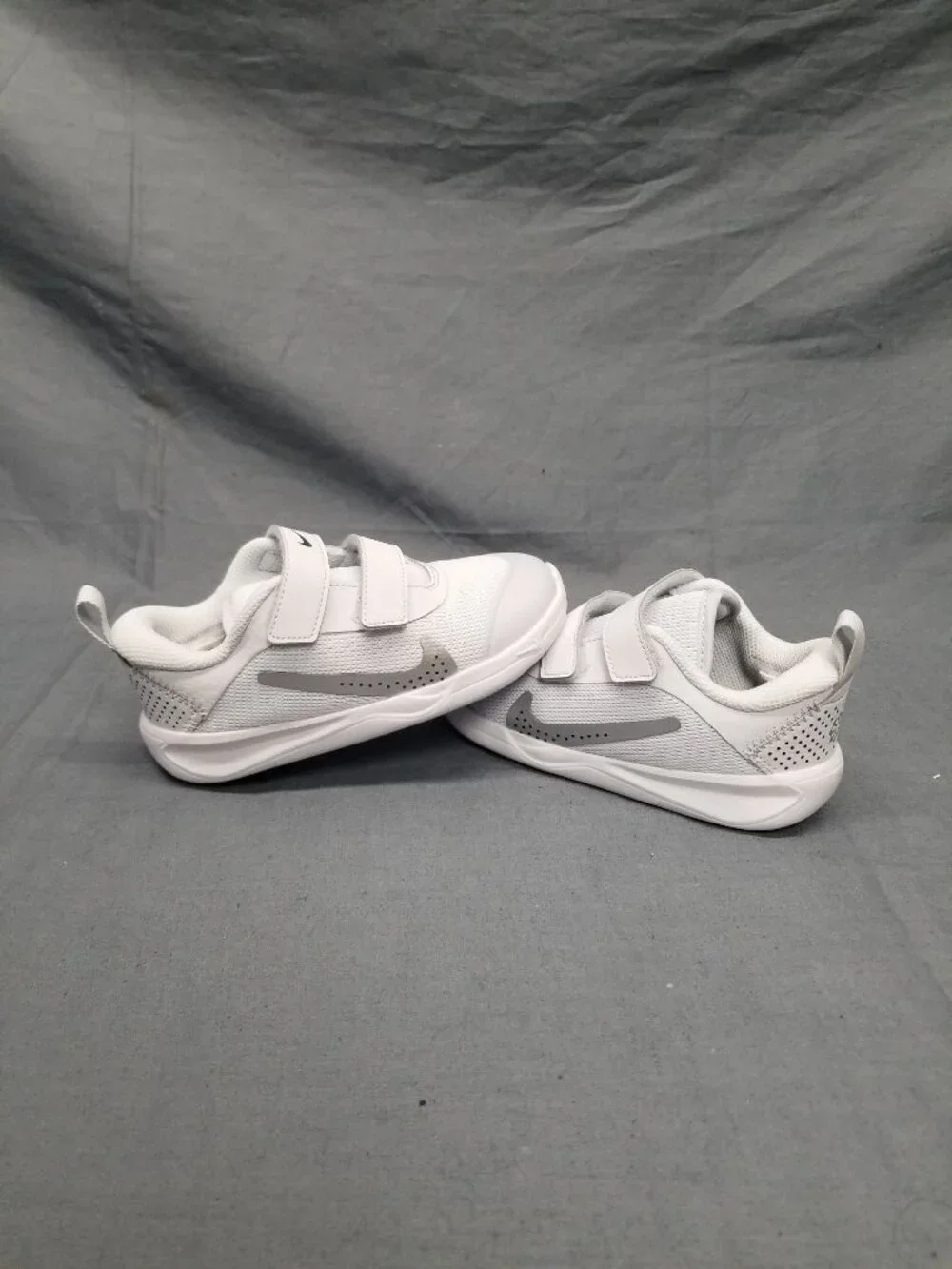 Nike Toddlers Omni Multi-Court Low Sneakers Slip-On White Size 7 NEW IN BOX!
